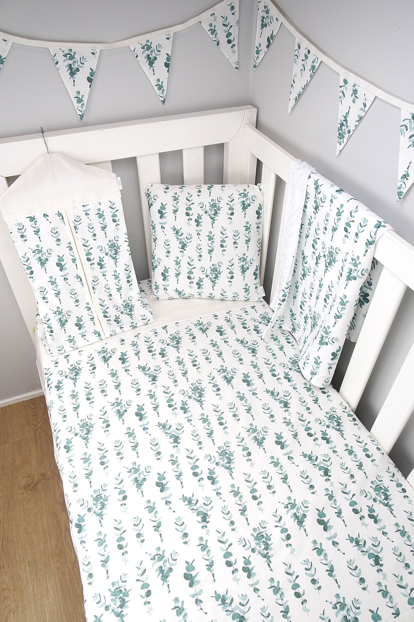 Australian Gum Leaf Cot Quilt